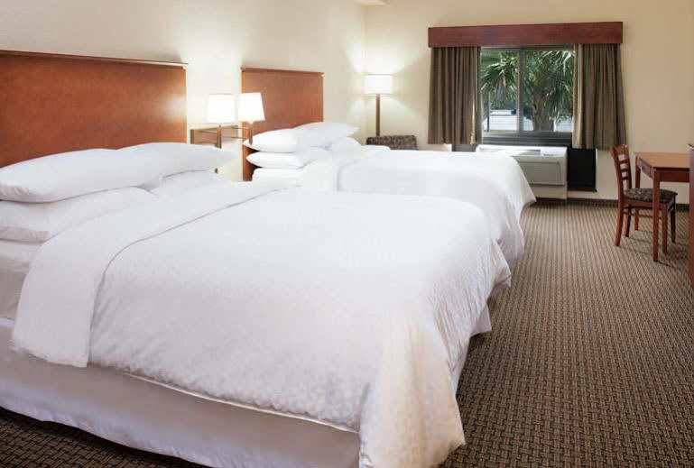 Four Points By Sheraton Fort Myers Airport Exterior photo