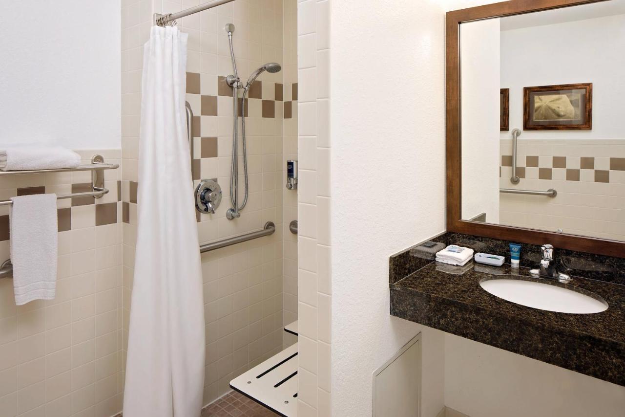Four Points By Sheraton Fort Myers Airport Exterior photo